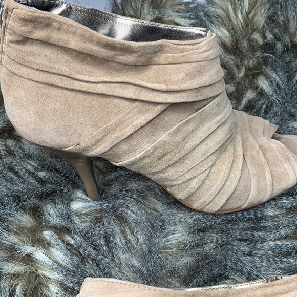 Nine West Upper Suede Leather Bootie Shoe Tan Size 10 - Picture 6 of 7